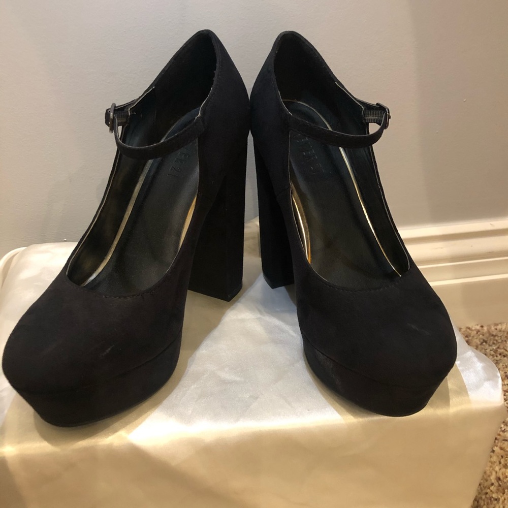 Black CHUNKY heels